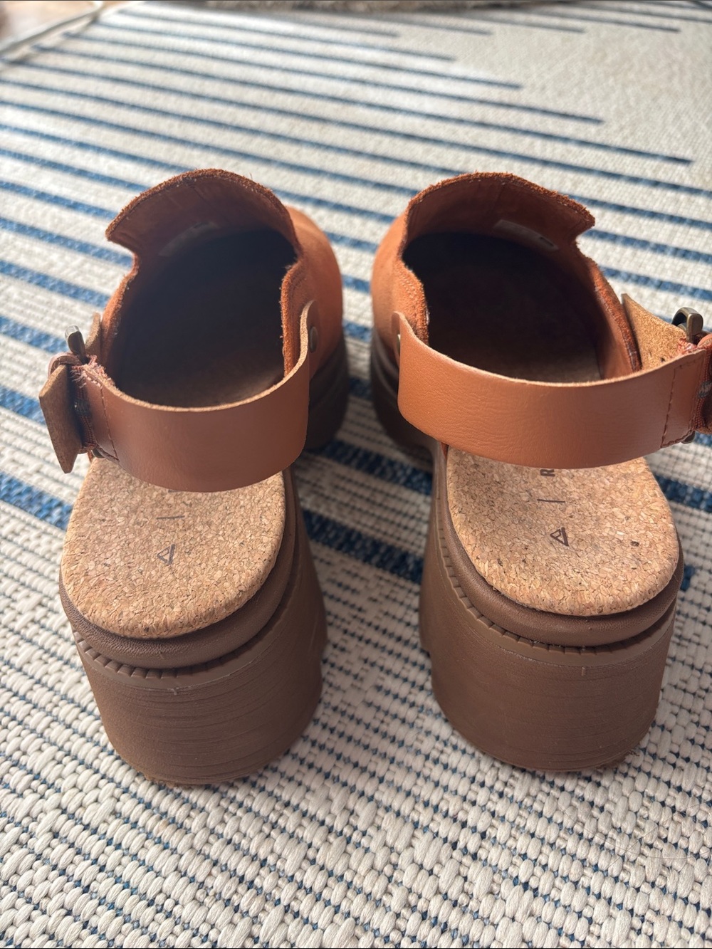 Reef Vista Luxe Solene Suede Clogs in Brown size 9 - Picture 4 of 8